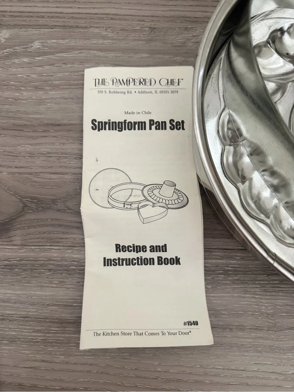 The Pampered Chef Springform Pan Set interchangeable heart & bundt cake inserts